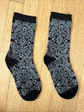 NATORI women’s cashmere blend Black & Gray Patterned Crew Socks size 7-8